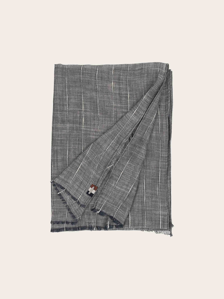 Lässiger bugatti Sommerschal mit Nadelstreifen-Design