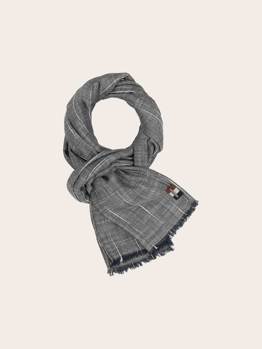 Lässiger bugatti Sommerschal mit Nadelstreifen-Design