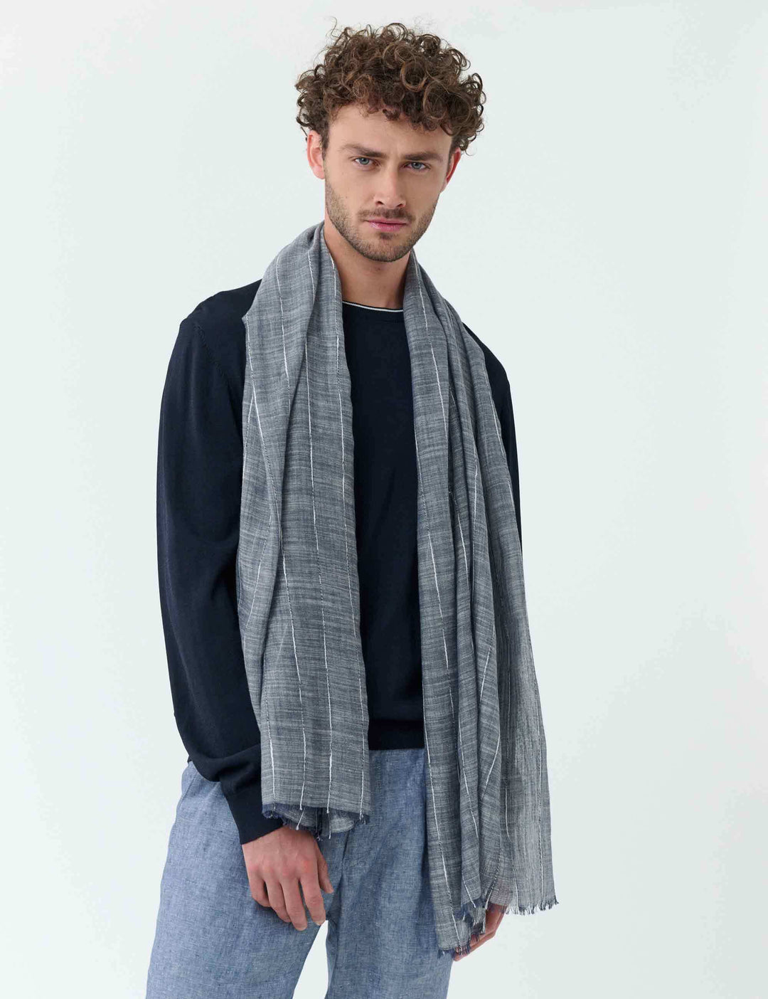 Lässiger bugatti Sommerschal mit Nadelstreifen-Design