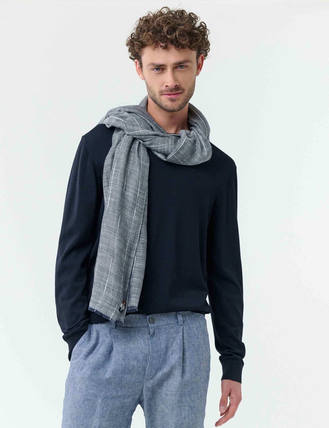 Lässiger bugatti Sommerschal mit Nadelstreifen-Design