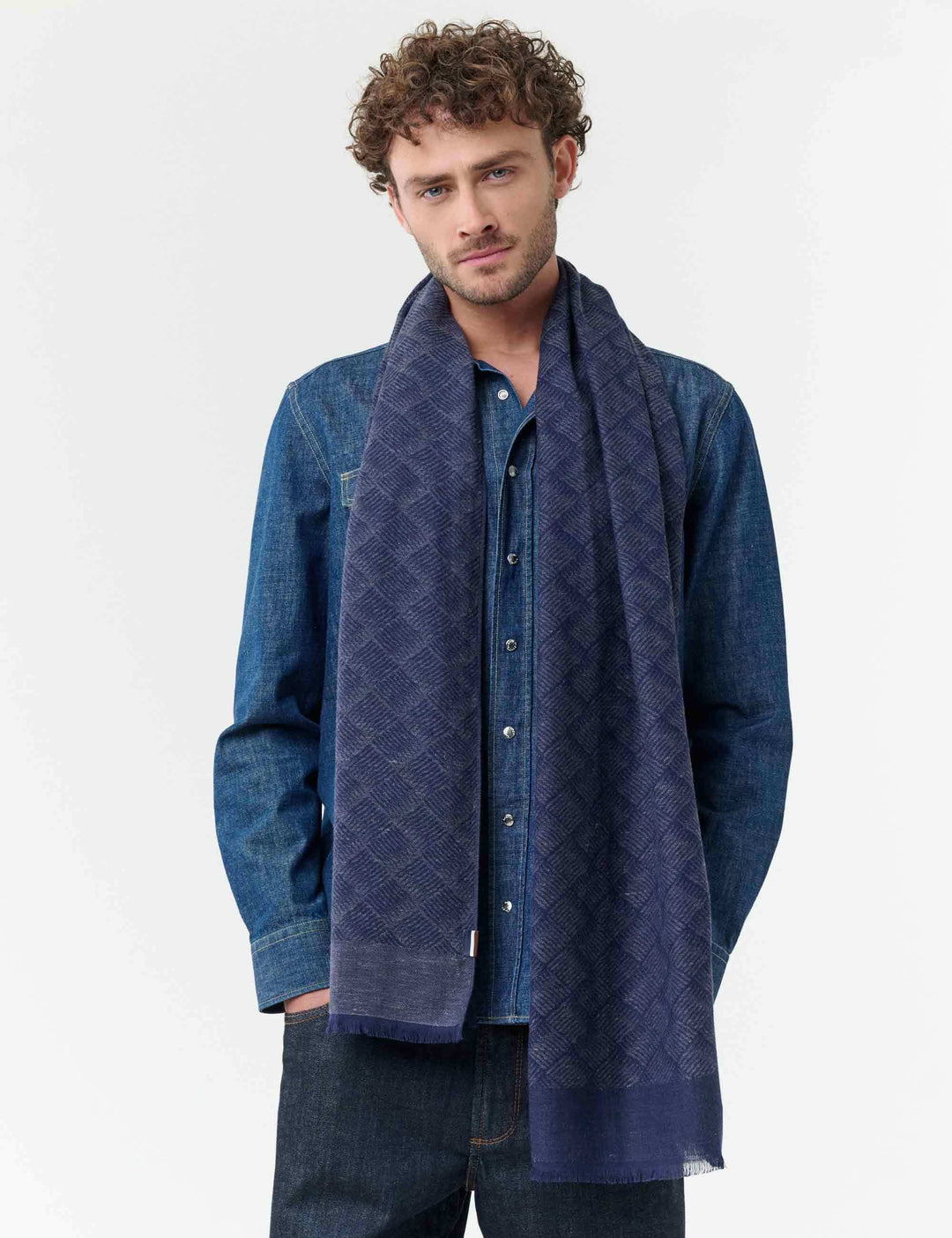 bugatti Schal mit geometrischem Muster in Hanfmischung