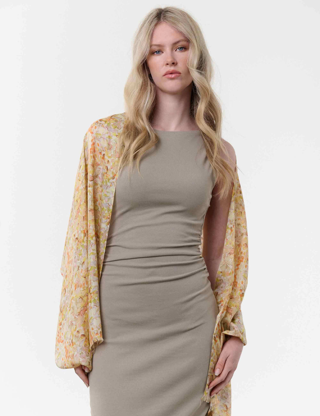 Sustainability Edition - Schal mit Blüten im Aquarell-Design