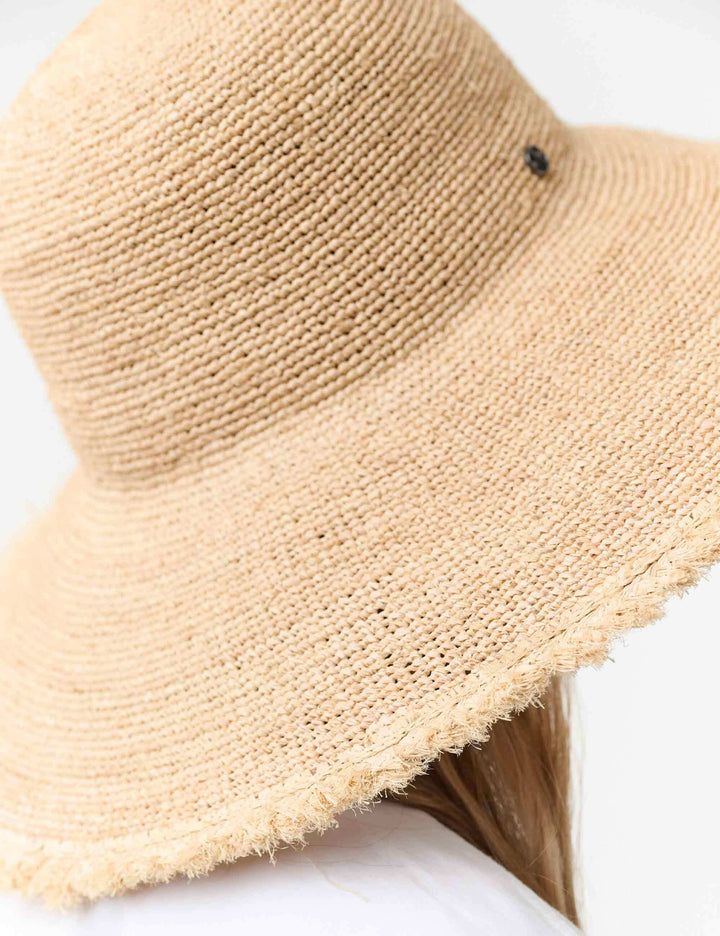 Großer Loevenich Glockenhut mit ausgefranstem Rand