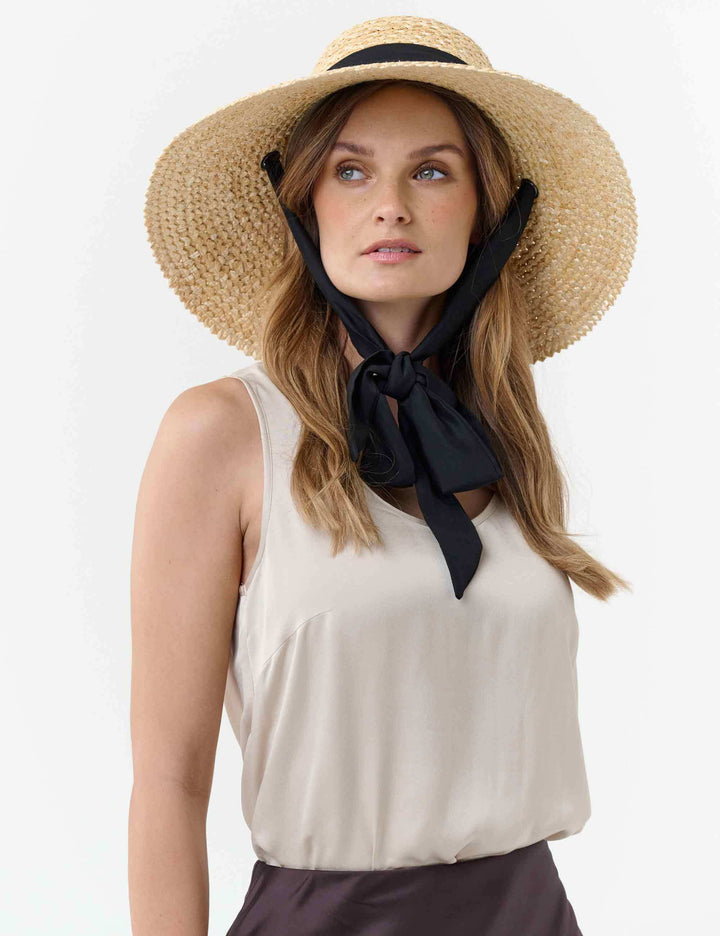 Loevenich Strohhut mit gehäkelten Kirschen und Hutband