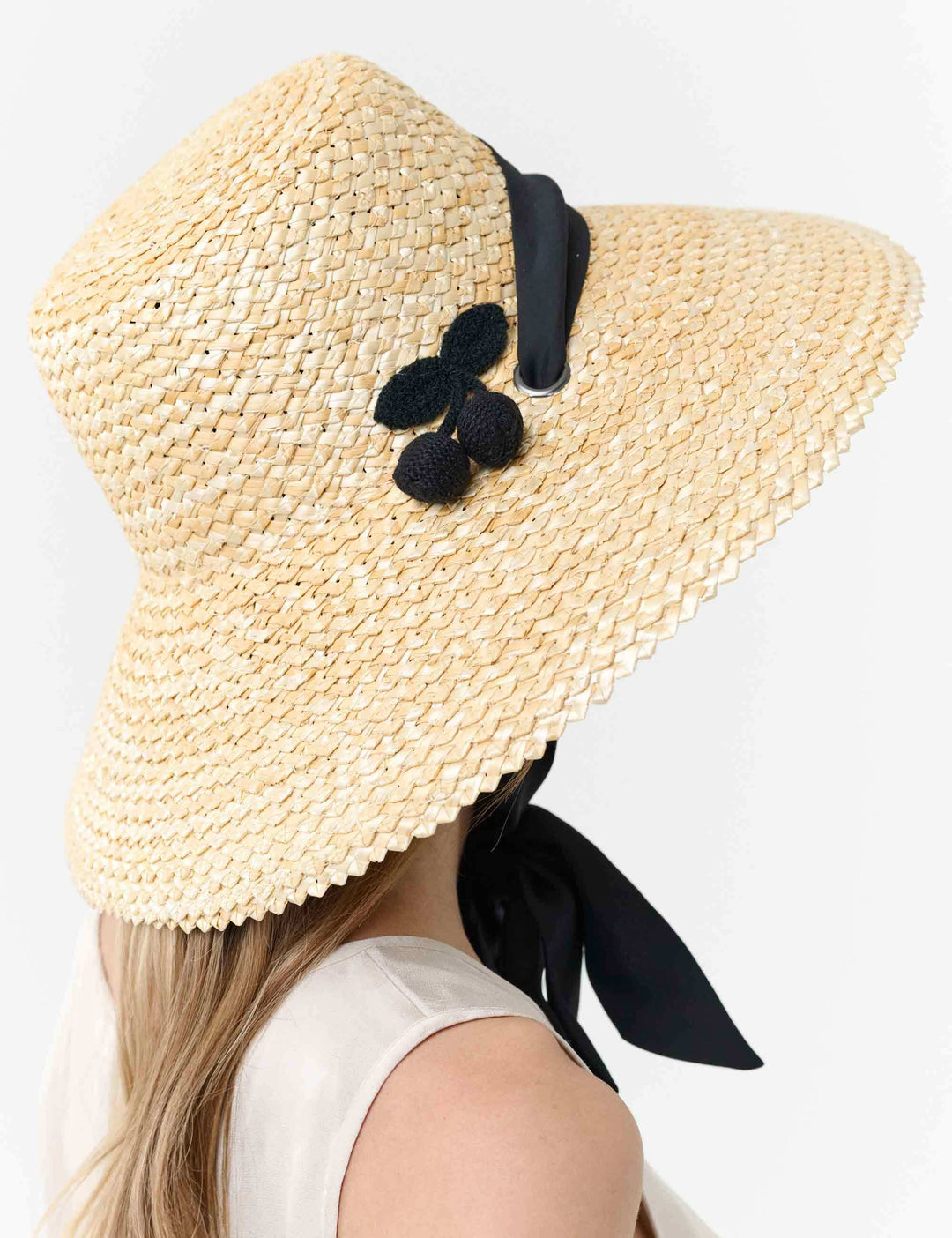 Loevenich Strohhut mit gehäkelten Kirschen und Hutband