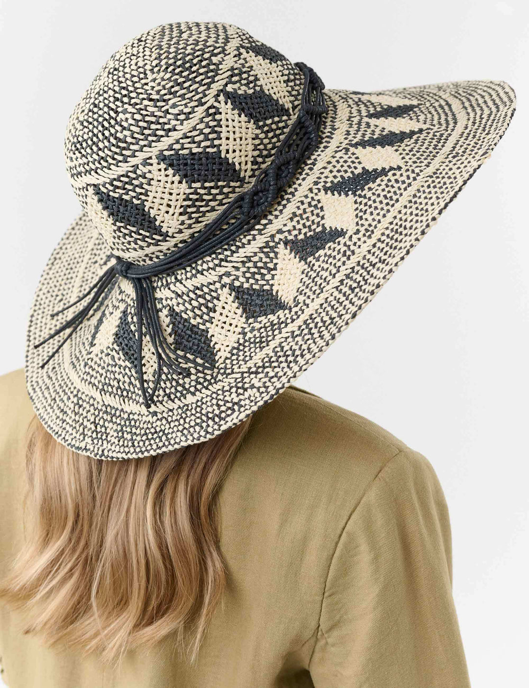 Großer Loevenich Glockenhut mit geometrischem Muster