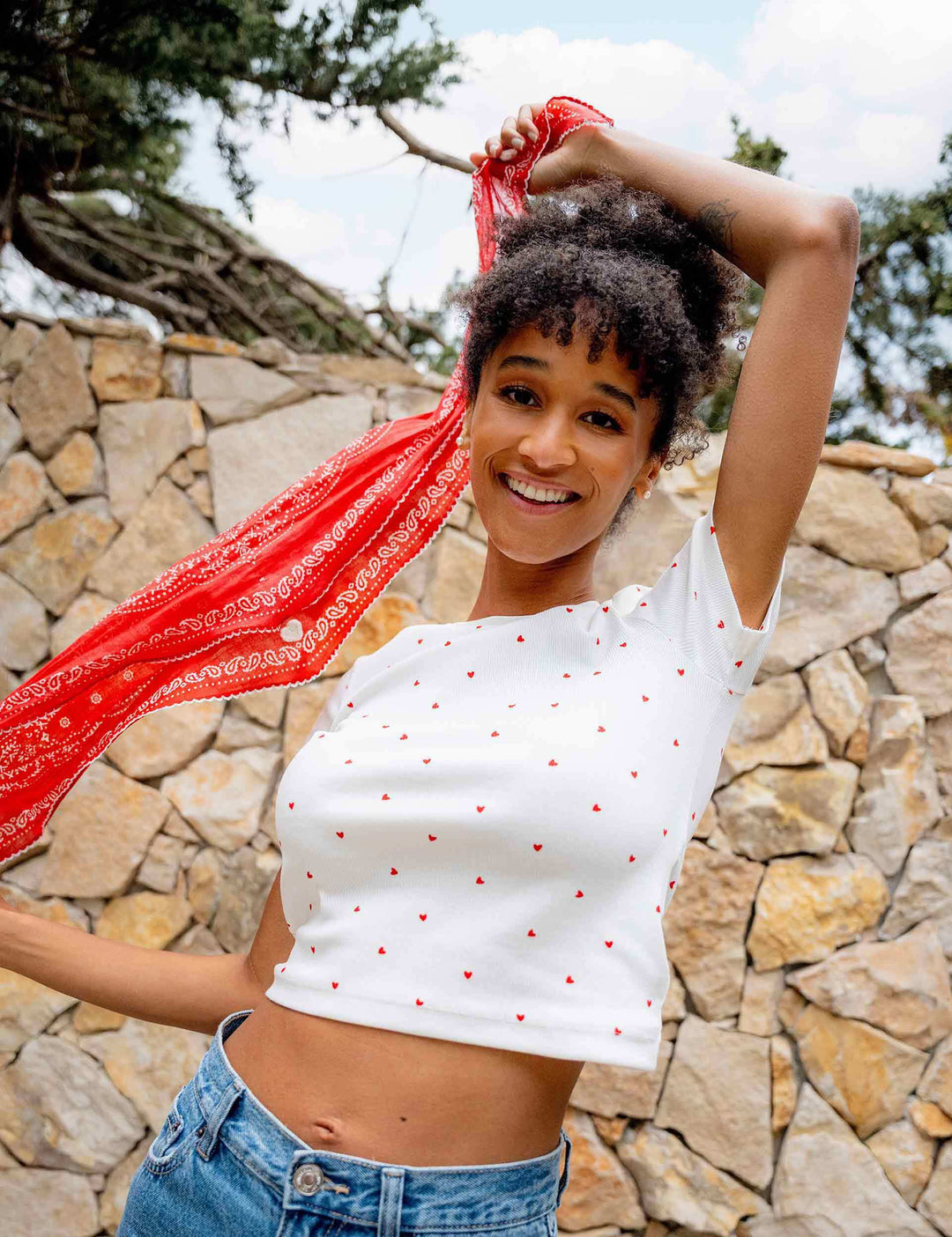 Geschenkset Halstuch mit Paisley-Design und Herzen, Geschenktasche und Grußkarte