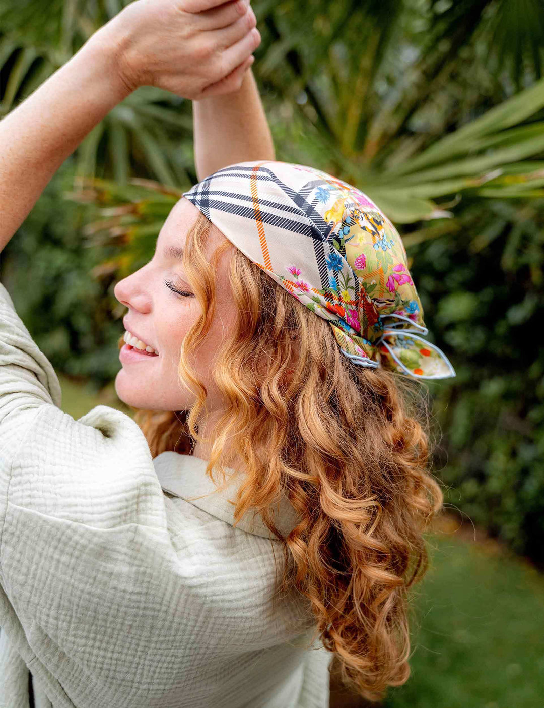 Nickituch mit FRAAS Plaid Karo und Tier-Print aus Seide