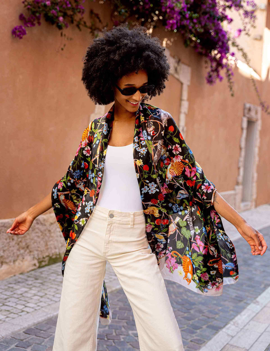 XL-Seidenstola mit Pflanzen- und Tier-Design - vielseitig tragbar