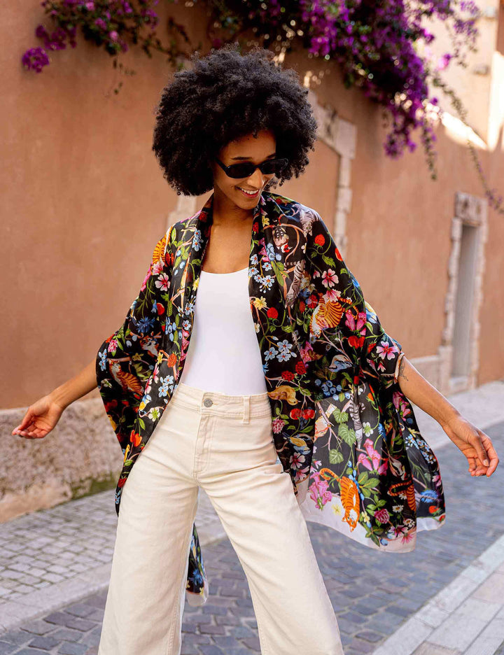 XL-Seidenstola mit Pflanzen- und Tier-Design - vielseitig tragbar