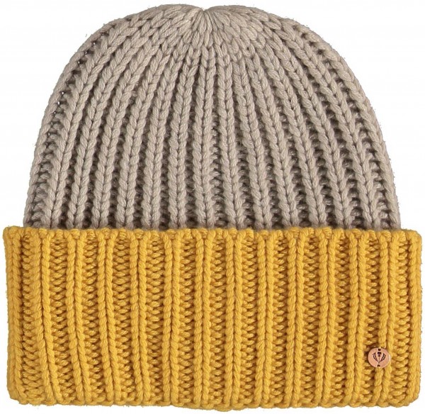 Knitted hat in cashmere blend