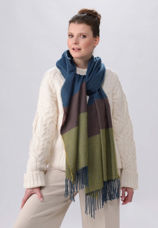 Scarf with block-stripes